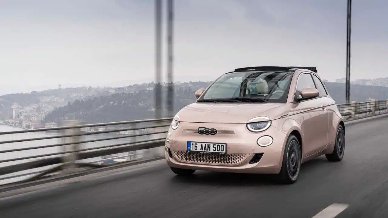 Fiat 500e, Elektrikli Otomobil Segmentinde Üçüncü Kez Zirveyi Korudu!