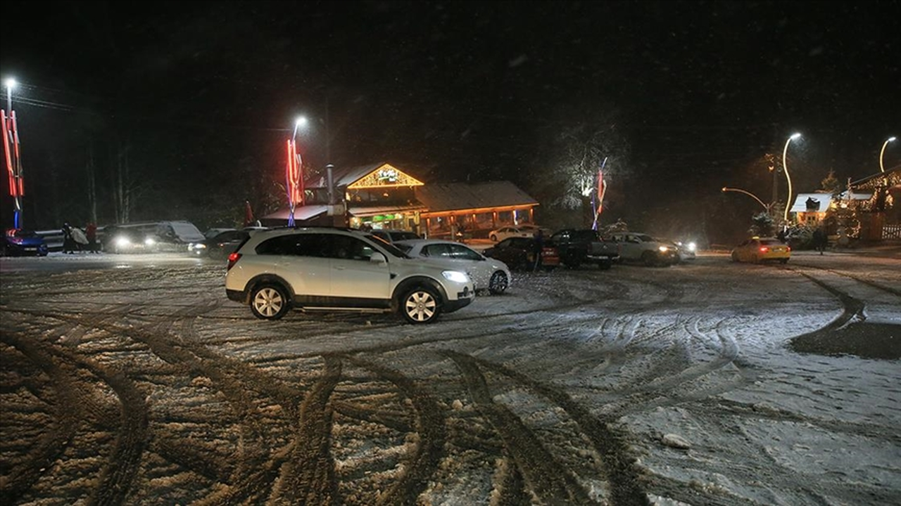 Mayıs’ta Kartepe’ye Lapa Lapa Kar Yağdı