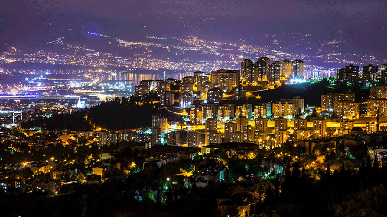 İzmit’te Çatılardaki Baz İstasyonları Depremde Büyük Risk Taşıyor