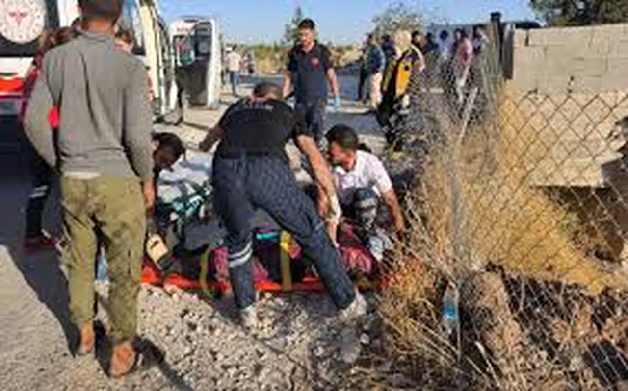 Şanlıurfa’da Tarım İşçilerini Taşıyan Minibüs Devrildi: 19 Yaralı