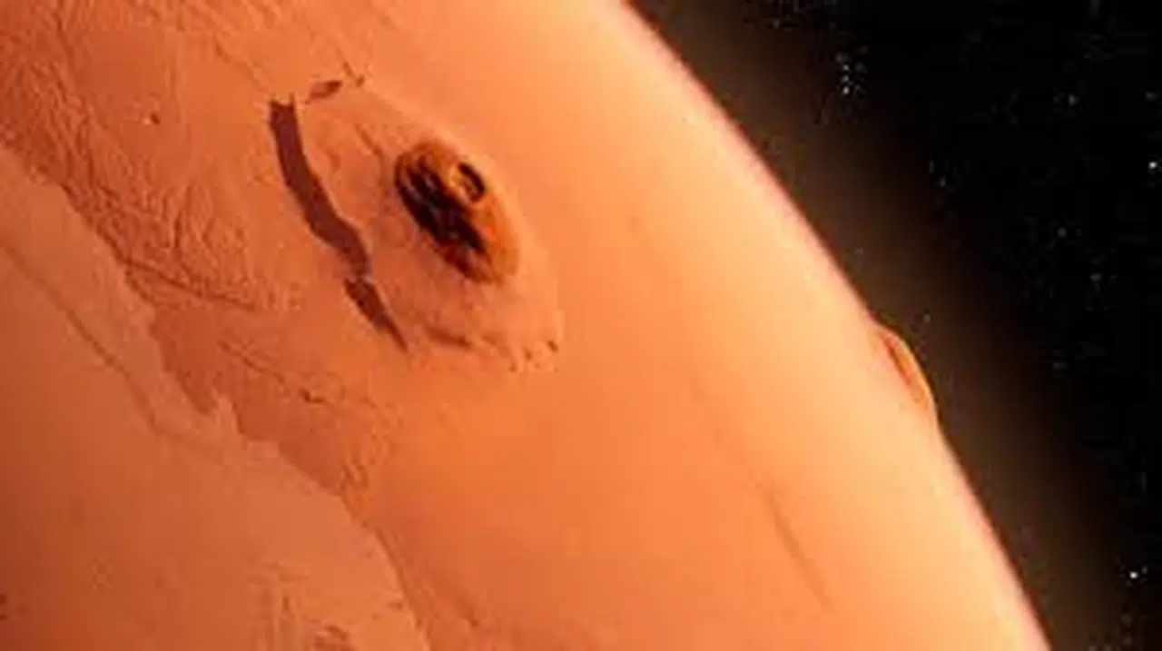 Ay’da Dev Platin ve Su Rezervleri Olabileceğine Dair Heyecan Verici Bulgular!