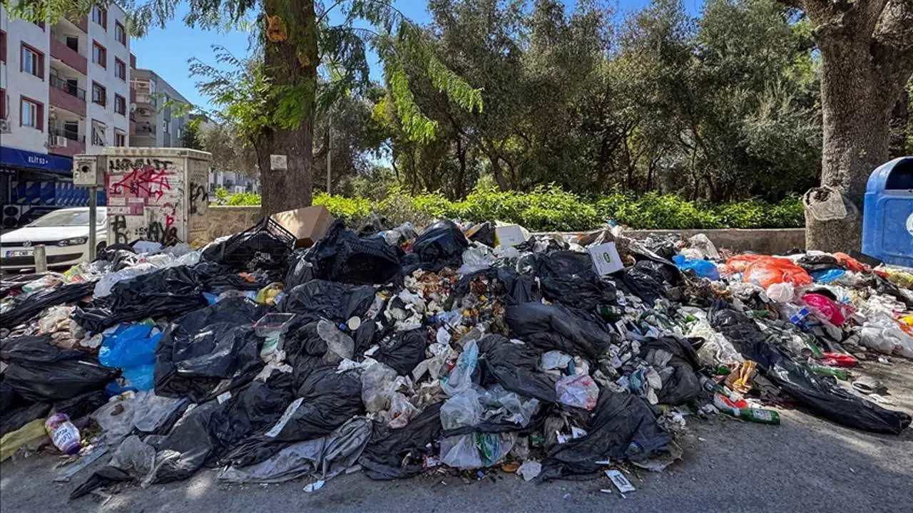İzmir’de çöp krizi büyüyor: Ankara’dan müfettişler devrede