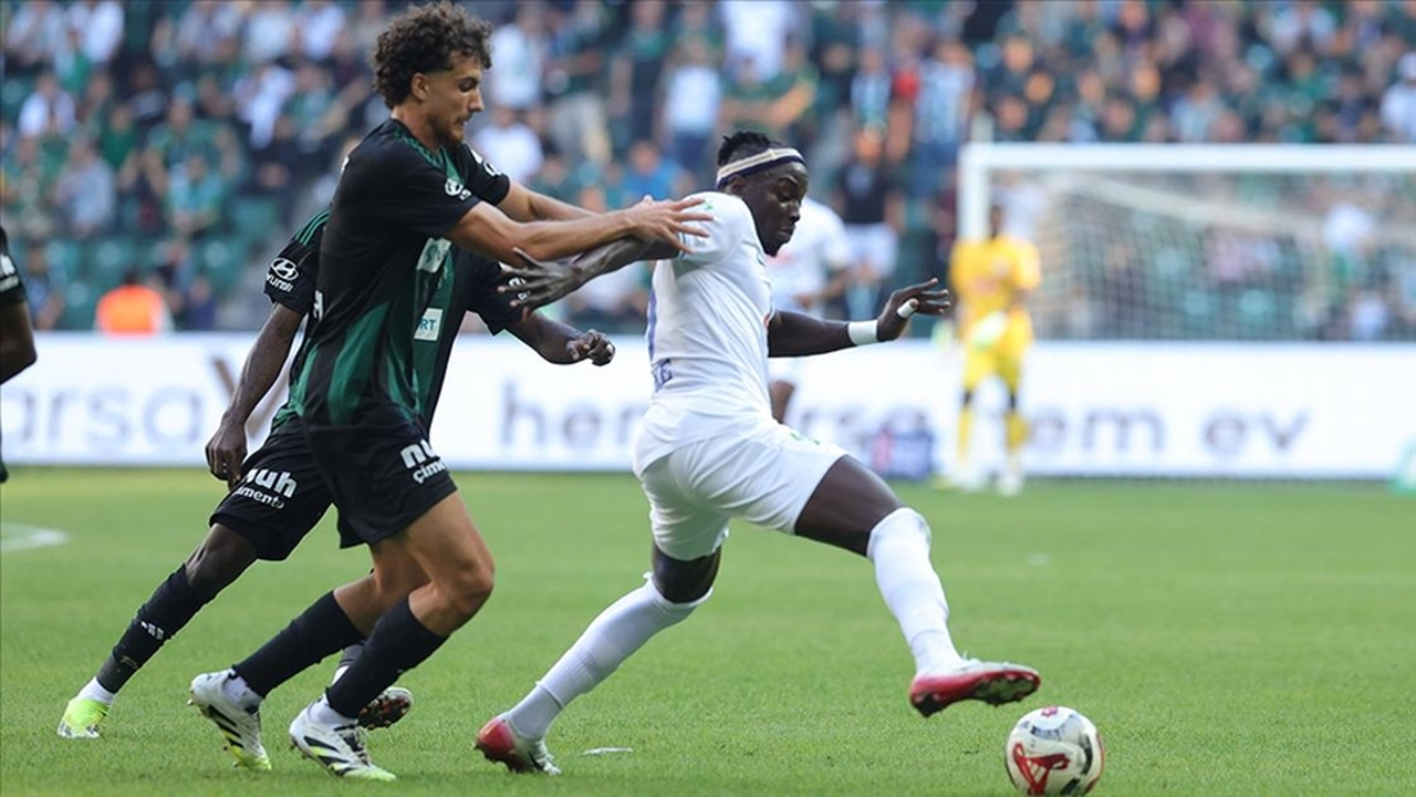 Kocaelispor – Rizespor maçında VAR damgası: Penaltı kararı tribünleri ayağa kaldırdı