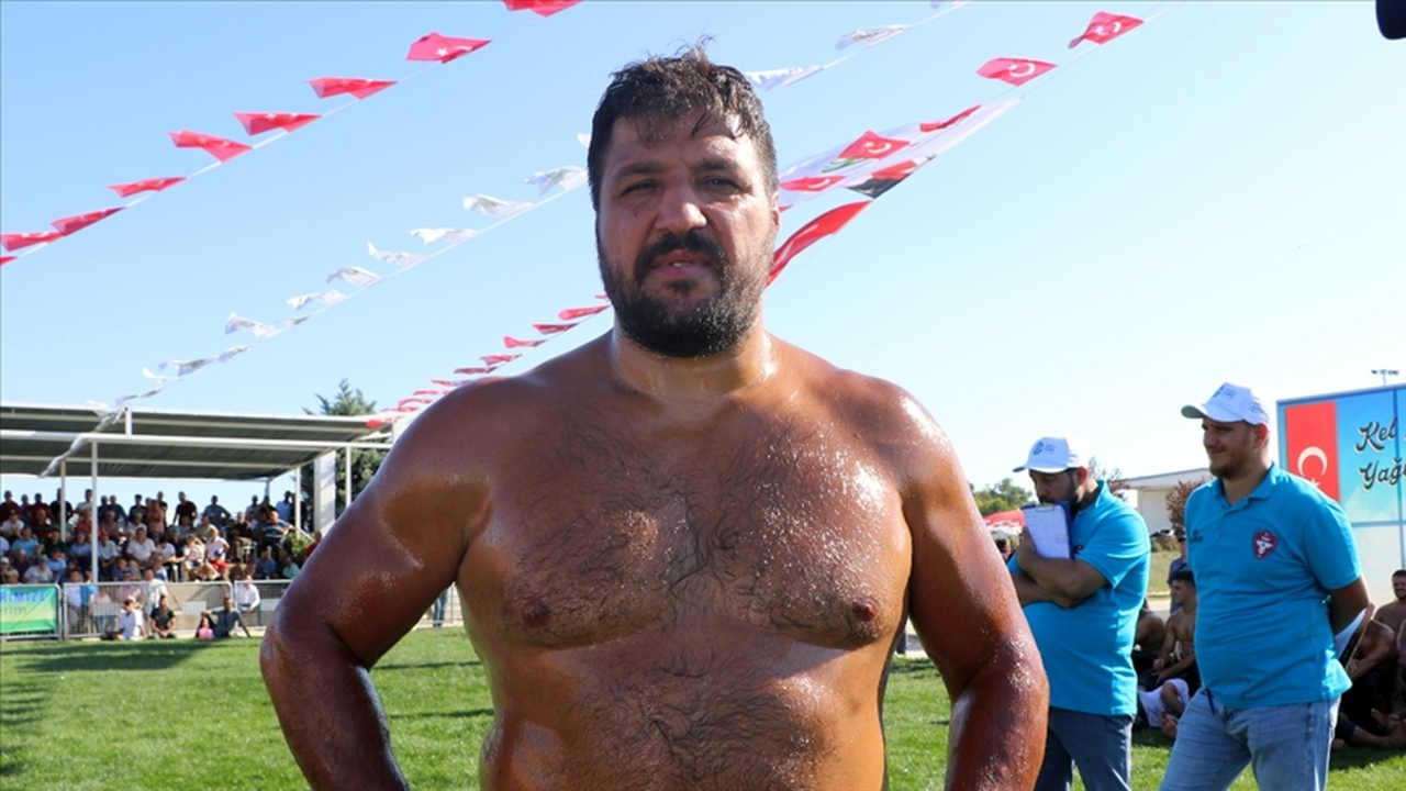 Recep Kara Kocasinan Yağlı Güreşleri’nde Başpehlivanlığı Kazandı