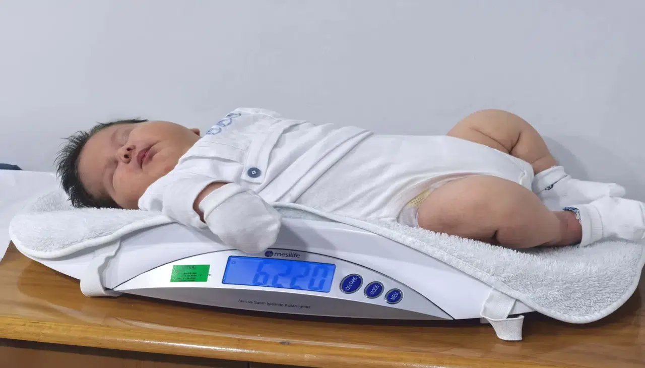 Bursa’da Rekor Doğum: Ali Atilla Bebek 6 Kilo 150 Gram Ağırlığında Dünyaya Geldi!