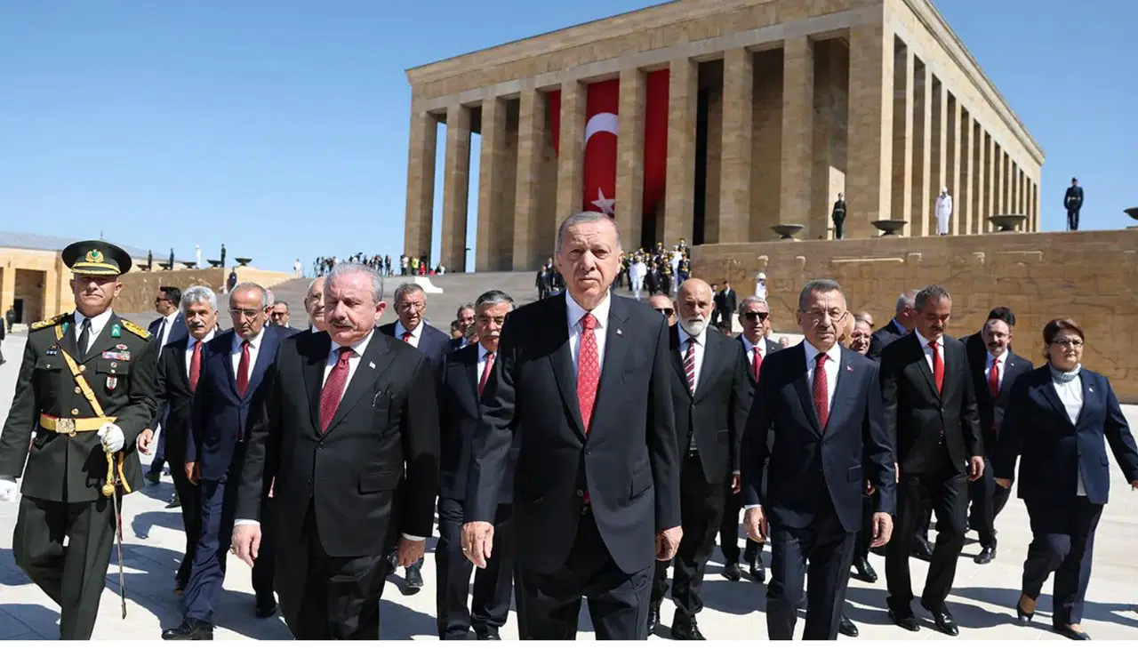 Anıtkabir’de Cumhuriyet Bayramı Coşkusu: Vatandaşlardan Erdoğan’a Sevgi Sloganı