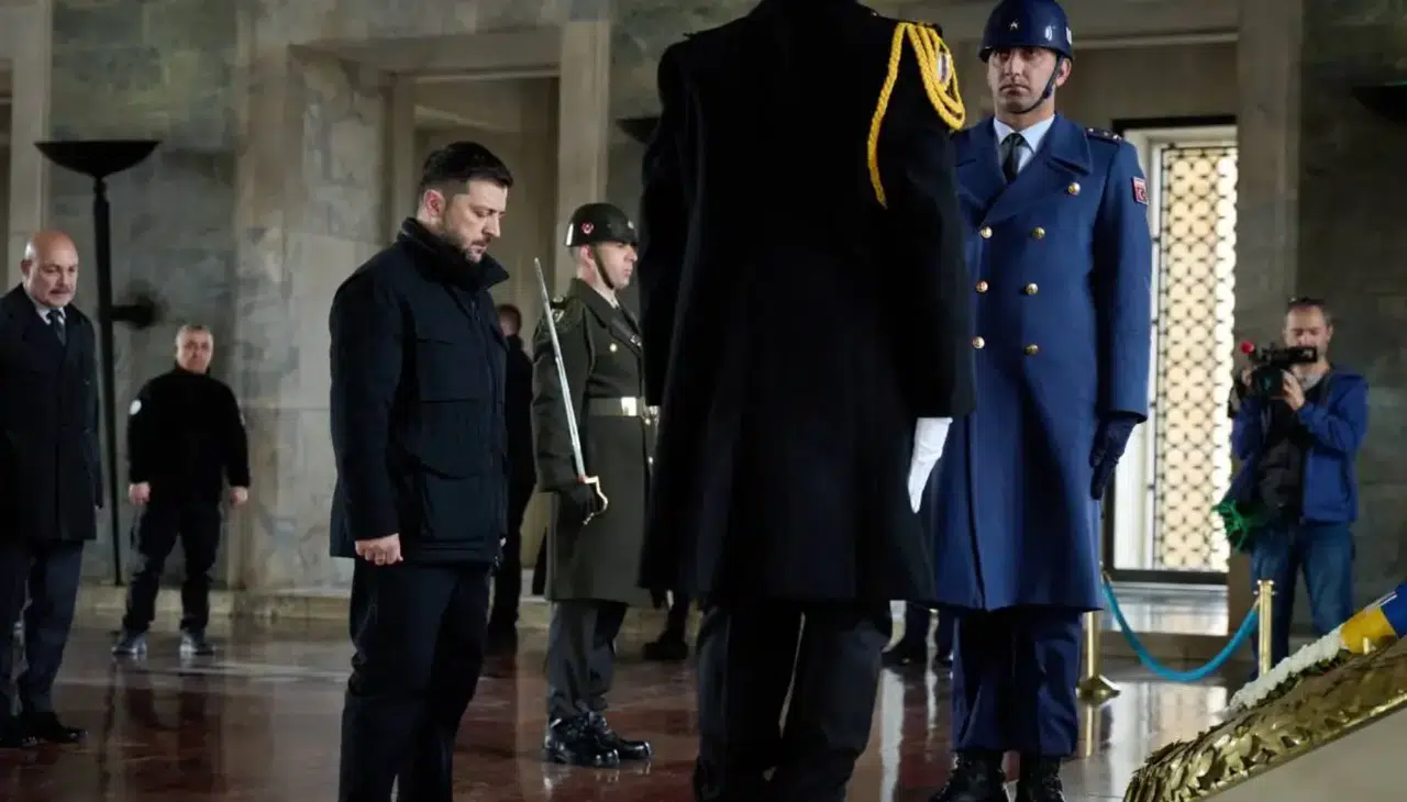 Zelenski Ankara’da Diplomasi Trafiğini Anıtkabir Ziyaretiyle Başlattı