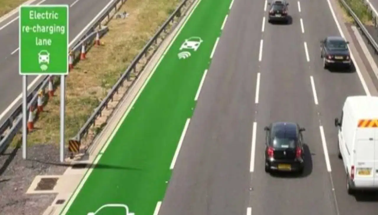 Fransa’dan Ulaşımda Yeni Çağ: Elektrikli Araçları Sürüş Halindeyken Şarj Eden Otoyol Test Ediliyor