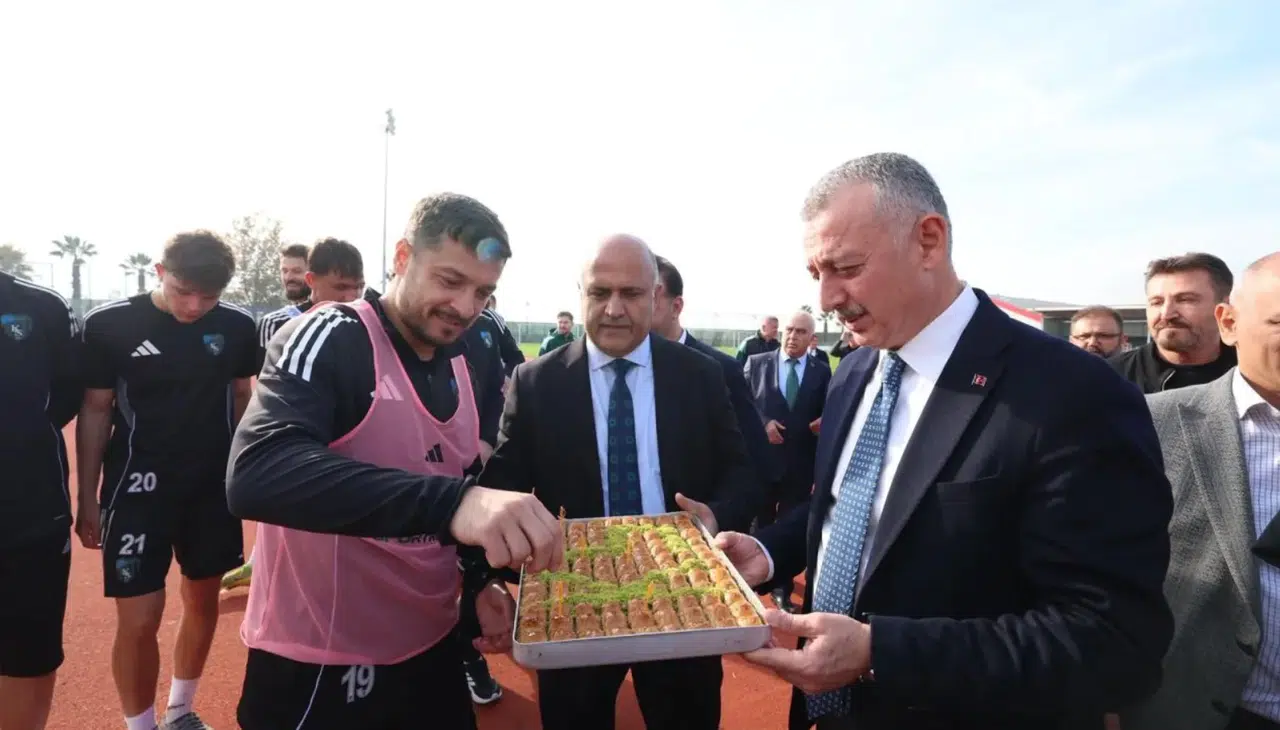 Kocaelispor’da Kasımpaşa Maçı Öncesi Moral Zirvede: Takıma Baklavalı Destek