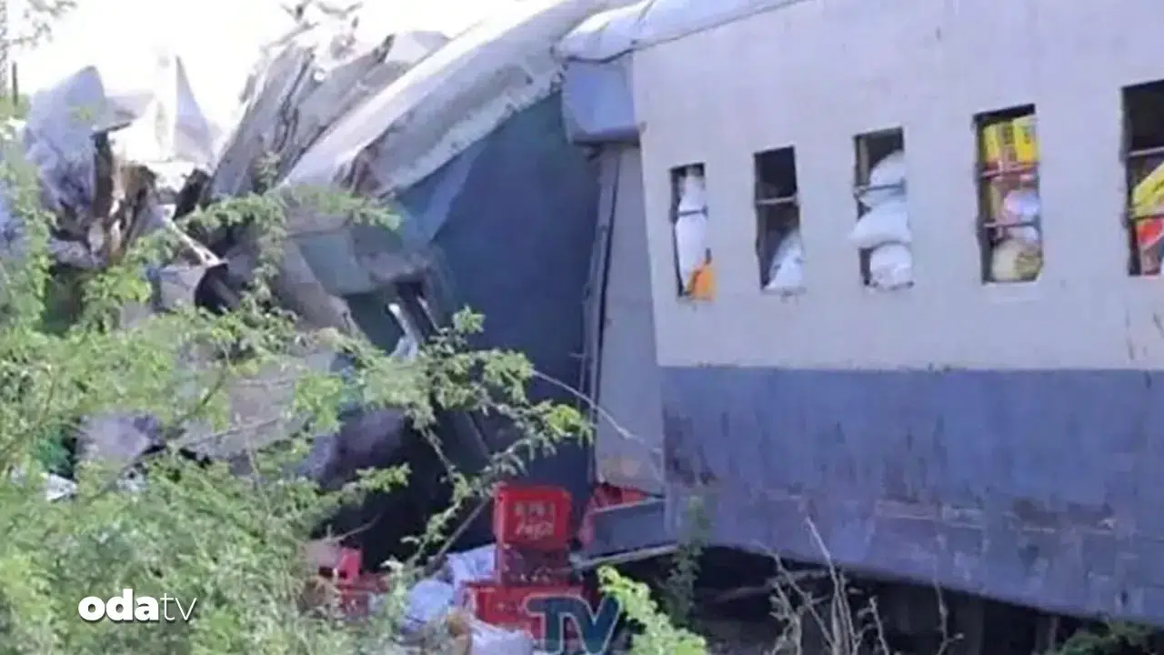 Bitlis'te Çatı Temizlerken Çığ Faciası: İki Kişi Hayatını Kaybetmekten Son Anda Kurtuldu