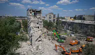 Kiev'deki Rus Saldırılarının Ardından Kurtarma Çalışmaları