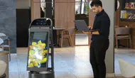 Garson Robot Merdivenlerden Düşerek Üzerine Çekti