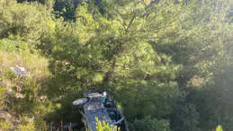 Hatay’da Otomobil Uçuruma Yuvarlandı: Bir Kişi Hayatını Kaybetti, İki Yaralı