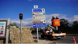 Kocaelispor’un Yeni Dönemi Başladı: Kocaeli Büyükşehir Belediyesi, “Turka Araç Muayene Kocaelispor Stadyumu” Tabelalarını Astı