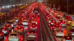 İstanbul’da Akşam Saatleri Felç Oldu: Trafik Yoğunluğu Rekor Seviyeye Dayandı