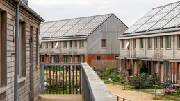 Birleşik Krallık Konut Pazarında Fiyat Düşüşü: Satıcılar İkinci Ayda da İndirim Yapıyor