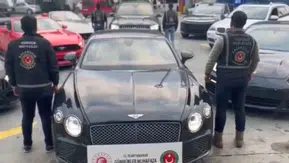 Sarp Gümrük Kapısı’nda Dev Operasyon: 600 Milyonluk Lüks Araçlara El Konuldu, 22 Kişi Gözaltında