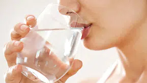 Uzmanlar Uyarıyor: Yeterince Su İçmemek Vücutta Sessiz Tehlikelere Yol Açıyor