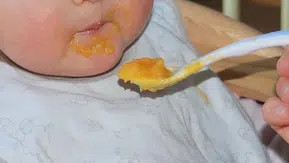 Uzmanlardan Ailelere Kritik Uyarı: Bebek Mamalarında Güvenlik Hayati Önem Taşıyor