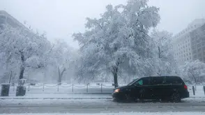 Avrupa Beyaza Büründü: Kar Fırtınası Kıtada Hayatı Felç Etti, Can Kayıpları Yaşandı