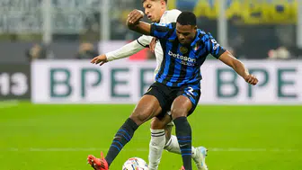 Dramatik Lazio-Napoli Mücadelesinde Kırmızı Kartlar ve Gol Şöleni