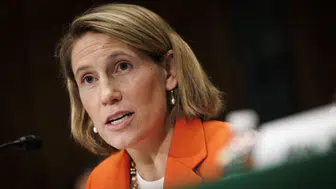 SEC'de Kripto Dünyasını Sarsan Ayrılık: Caroline Crenshaw Görevden Ayrıldı!