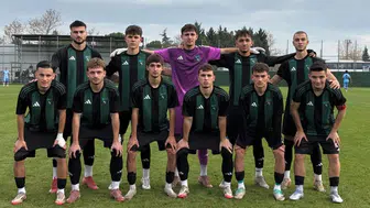Gölcükspor U-19, İstanbul Çamlıcaspor'a Yenildi