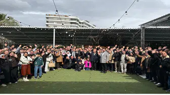 İzmir'de Kırkpınar Ailesi Bayram Geleneğini Yoğun Katılımla Sürdürdü