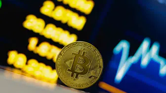 Bitcoin ve Altcoinler Yükseliyor: Analist Uyarıyor
