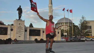 Murat Sağlam, Frankfurt’tan Anıtkabir’e doğru yola çıktı
