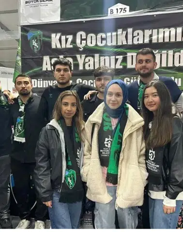 Kocaeli’de Anlamlı Etkinlik: “Bu Şehrin Kız Çocukları Kocaelispor’u Tutar” Sloganı Kitap Fuarına Damga Vurdu