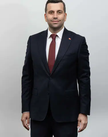 Serdar Orhan kimdir?