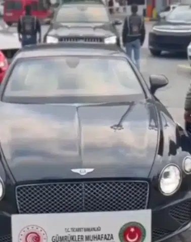 Sarp Gümrük Kapısı’nda Dev Operasyon: 600 Milyonluk Lüks Araçlara El Konuldu, 22 Kişi Gözaltında