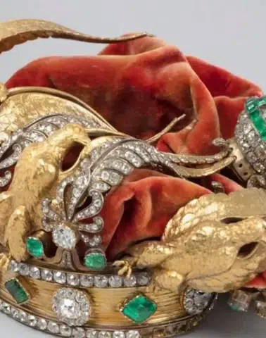 Louvre Soygununda Çalınan İmparatoriçe Tacı İlk Kez Görüntülendi: 88 Milyon Euroluk Olayda Yeni Gelişme