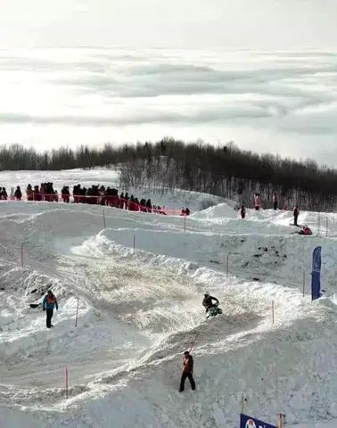 Rize'nin Sis Denizi Üzerinde Adrenalin Dansı: Eşsiz Görüntüler Büyülüyor