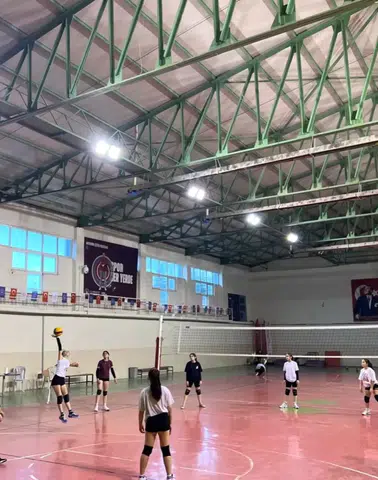 Bilecik'in Genç Yetenekleri Parkeye İndi: Voleybolda Geleceğin Yıldızları Hazırlanıyor