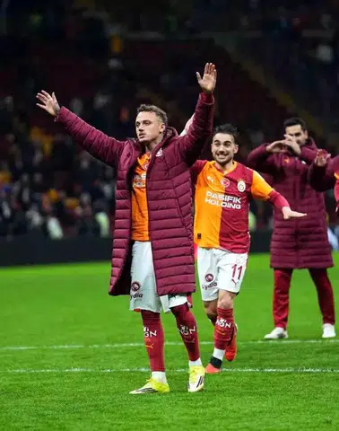 Aslan'dan 4 Gollü Resital: Noa Lang ve Osimhen'den Gövde Gösterisi!