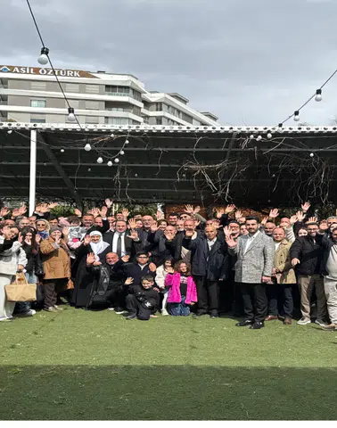 İzmir'de Kırkpınar Ailesi Bayram Geleneğini Yoğun Katılımla Sürdürdü
