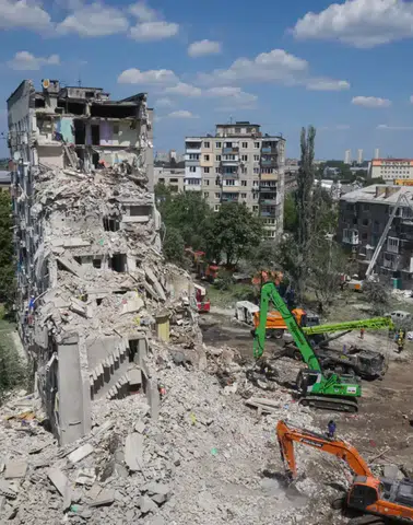 Kiev'de acil kurtarma operasyonları devam ediyor