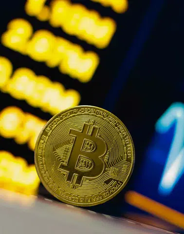 Bitcoin ve Altcoinler Yükseliyor: Analist Uyarıyor