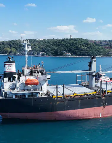 İHA saldırısına uğrayan tanker İstanbul Boğazı'na ulaştı