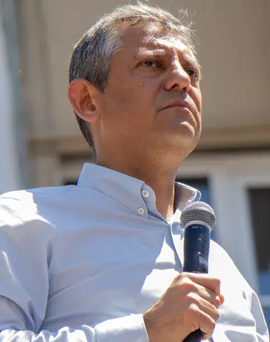 Faik Öztrak kimdir?