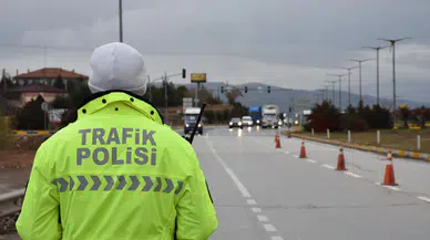 Trafikte Emniyet Şeridi İhlali Büyük Cezaya Neden Oluyor