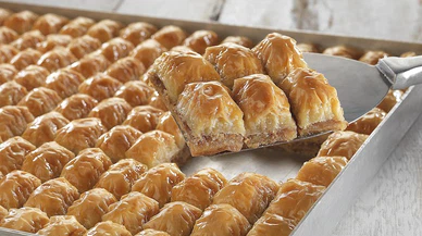 Bayram Sofralarında Baklava Hayal Oldu: Asgari Ücretli Her Yıl Daha Az Tatlı Yiyor