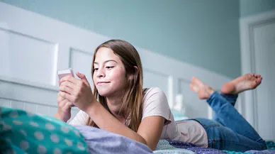 Gençlerin Dünyasını Anlamadan Onlarla İletişim Kurmak Zor: Z Kuşağının Jargon Dili Mercek Altında