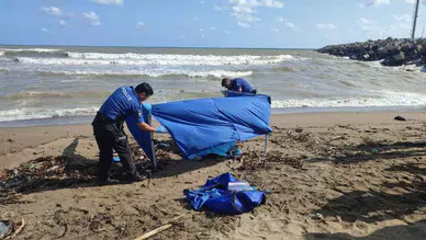 Sakarya Karasu Sahilinde Şok Olay: Genç Adamın Cesedi Çıplak Halde Bulundu