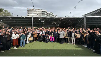 İzmir'de Kırkpınar Ailesi Bayram Geleneğini Yoğun Katılımla Sürdürdü