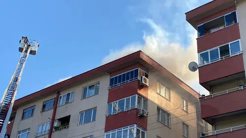 Çatı Onarımı Sırasında Alevler Bir Anda Yükseldi