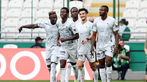 Kocaelispor Taraftarından Görkemli Karşılama: İzmit Tren Garı Yeşil-Siyaha Boyandı