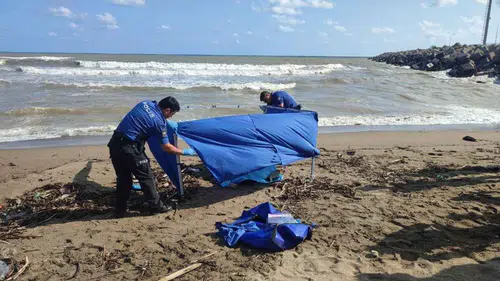 Sakarya Karasu Sahilinde Şok Olay: Genç Adamın Cesedi Çıplak Halde Bulundu